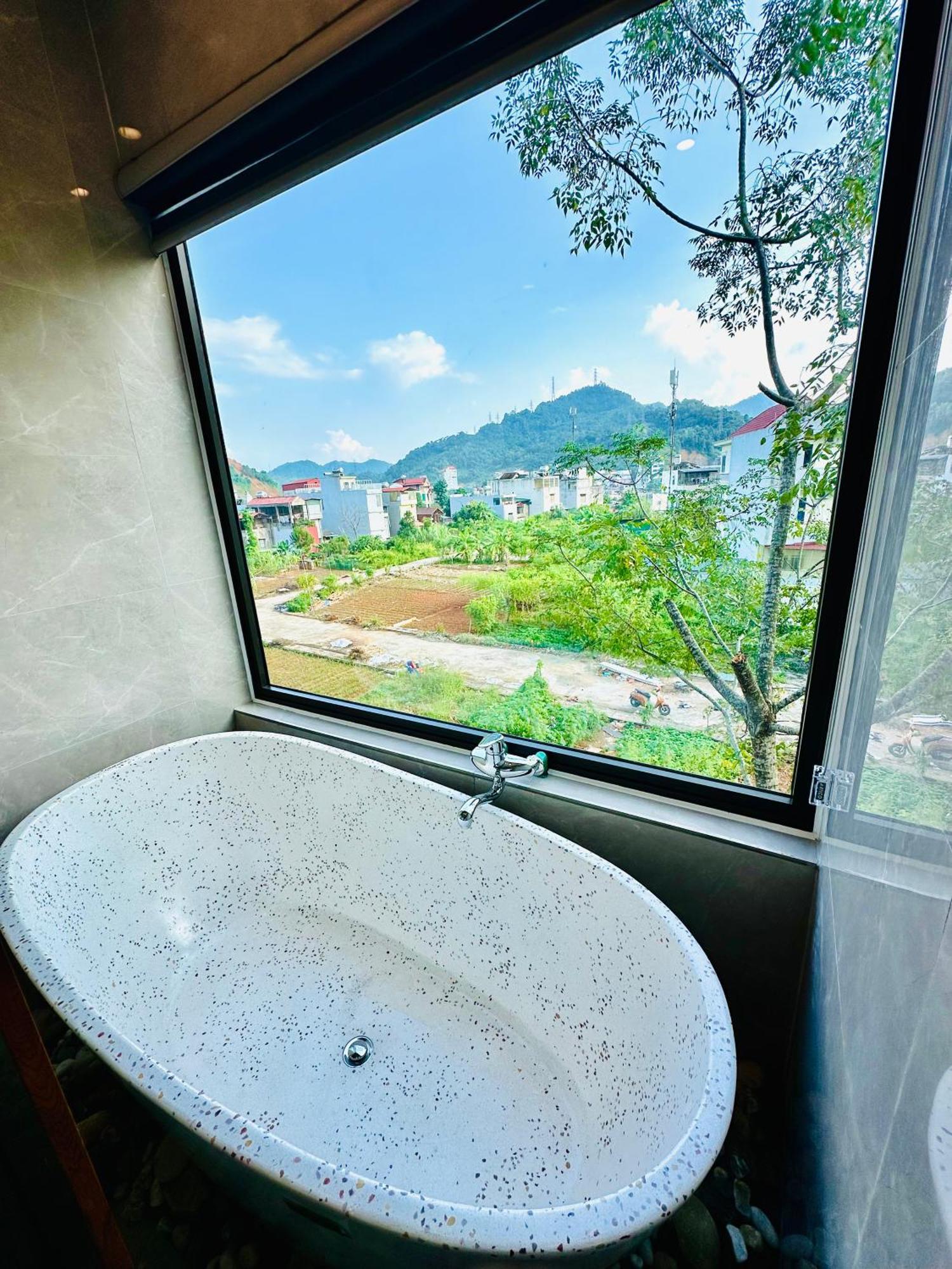 Odyssey Hostel, Tours & Motorbikes Rental Ha Giang Exterior foto